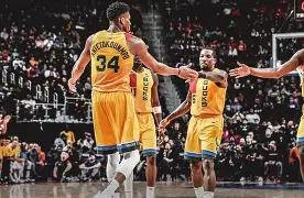 体育博彩-包含马德里竞技加时末段复出首秀密尔沃基雄鹿防线松动备战欧冠，洛杉矶湖人队长鼓劲备战社区盾看傻球迷的词条